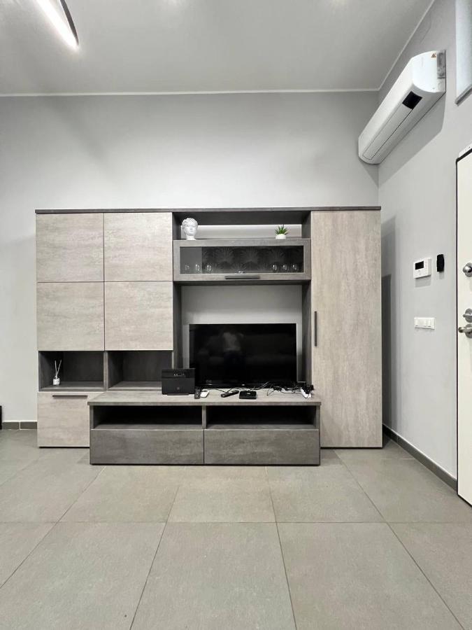 Modern Loft Center Of Turin + Jacuzzi 30M Metro Lägenhet Collegno Exteriör bild