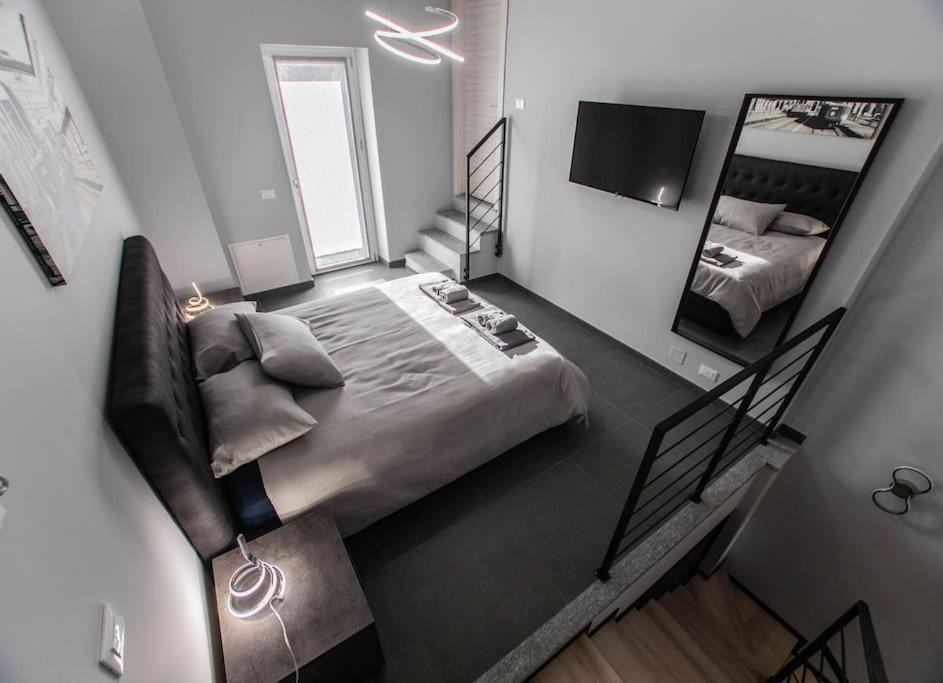 Modern Loft Center Of Turin + Jacuzzi 30M Metro Lägenhet Collegno Exteriör bild