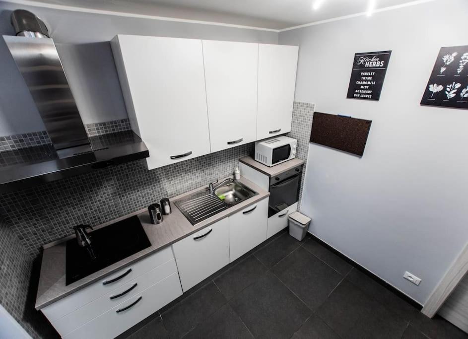 Modern Loft Center Of Turin + Jacuzzi 30M Metro Lägenhet Collegno Exteriör bild
