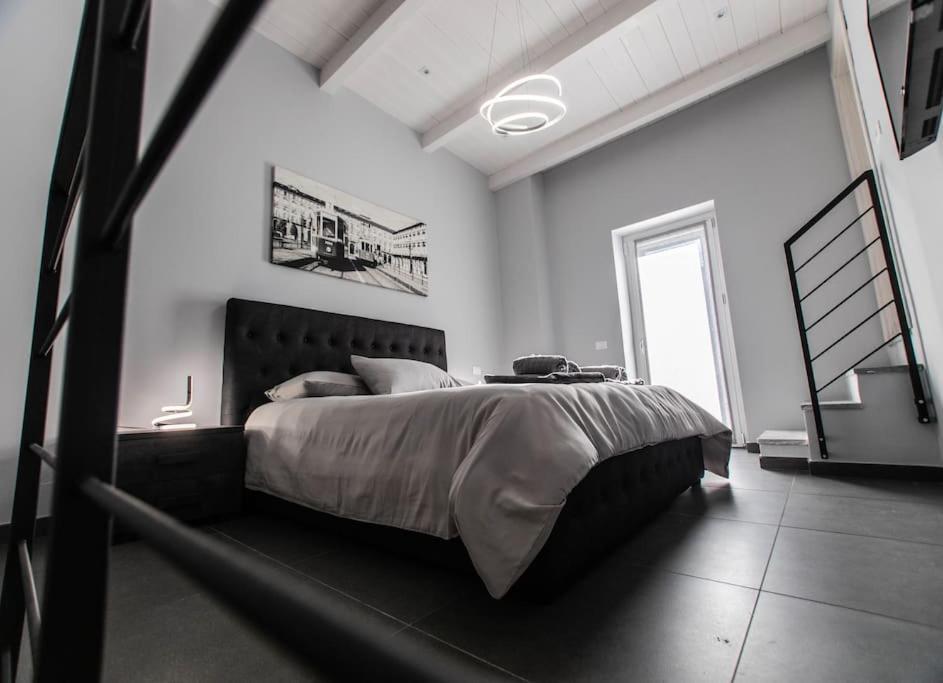 Modern Loft Center Of Turin + Jacuzzi 30M Metro Lägenhet Collegno Exteriör bild