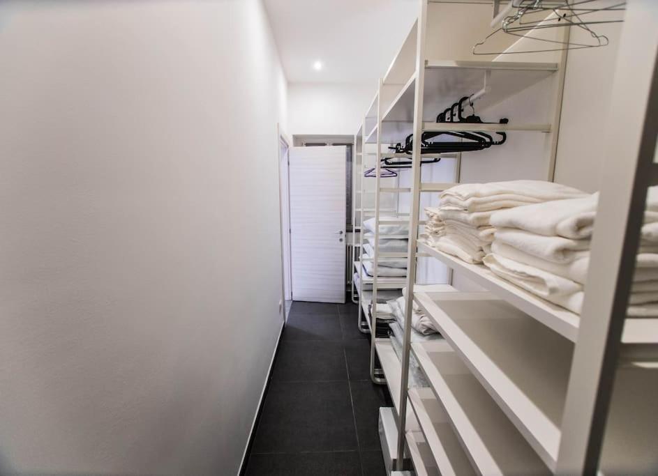 Modern Loft Center Of Turin + Jacuzzi 30M Metro Lägenhet Collegno Exteriör bild