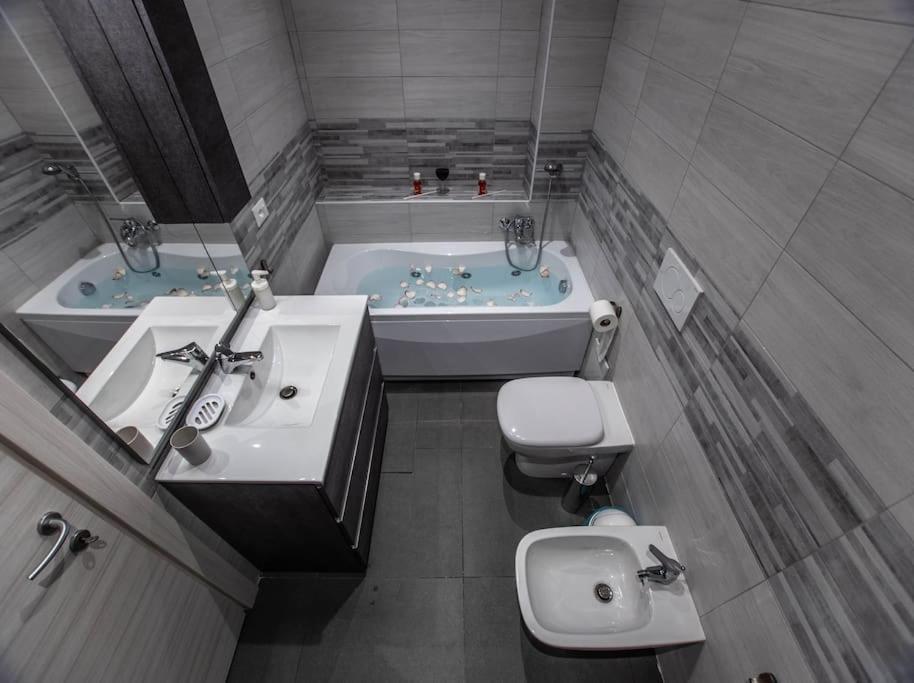 Modern Loft Center Of Turin + Jacuzzi 30M Metro Lägenhet Collegno Exteriör bild