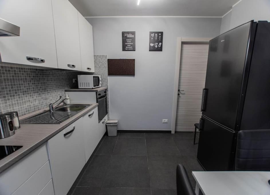 Modern Loft Center Of Turin + Jacuzzi 30M Metro Lägenhet Collegno Exteriör bild
