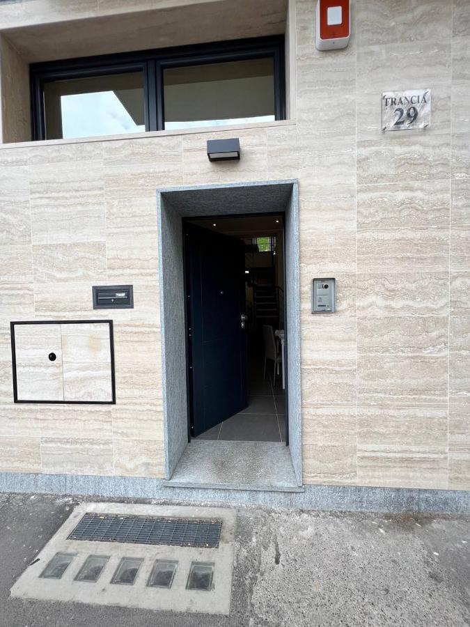 Modern Loft Center Of Turin + Jacuzzi 30M Metro Lägenhet Collegno Exteriör bild