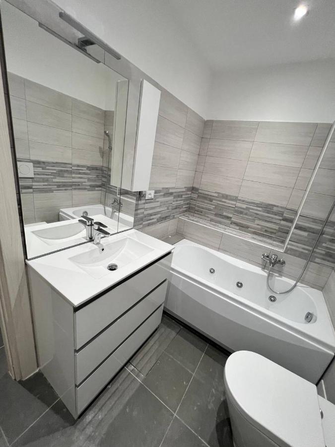 Modern Loft Center Of Turin + Jacuzzi 30M Metro Lägenhet Collegno Exteriör bild