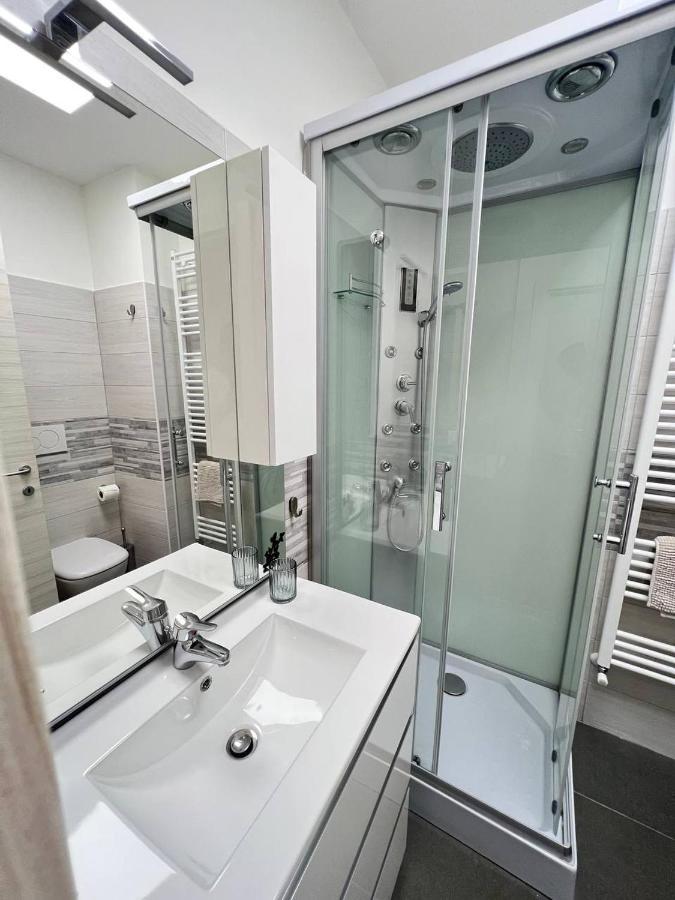 Modern Loft Center Of Turin + Jacuzzi 30M Metro Lägenhet Collegno Exteriör bild