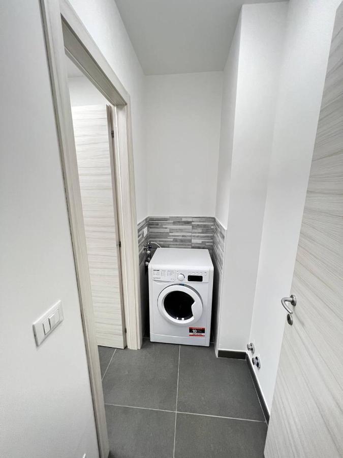 Modern Loft Center Of Turin + Jacuzzi 30M Metro Lägenhet Collegno Exteriör bild